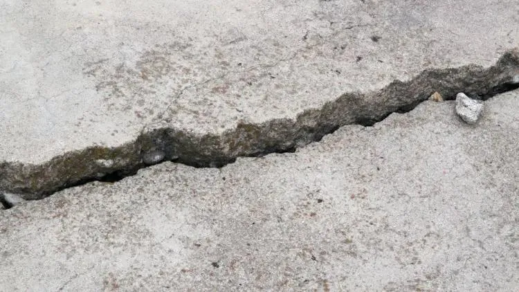 large concrete crack with deteriorated edges